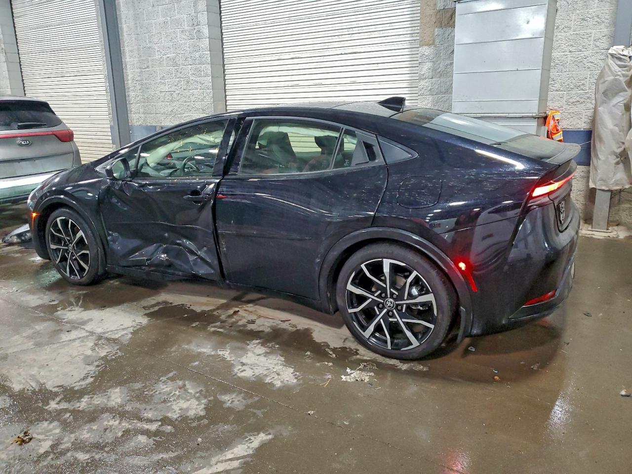 2025 TOYOTA PRIUS SE photo 3