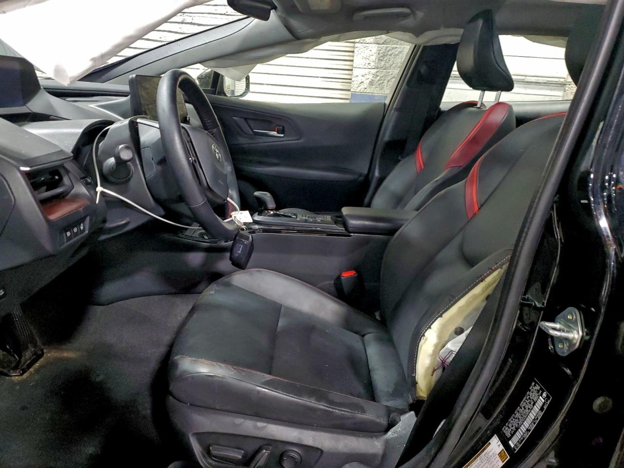 2025 TOYOTA PRIUS SE photo 13