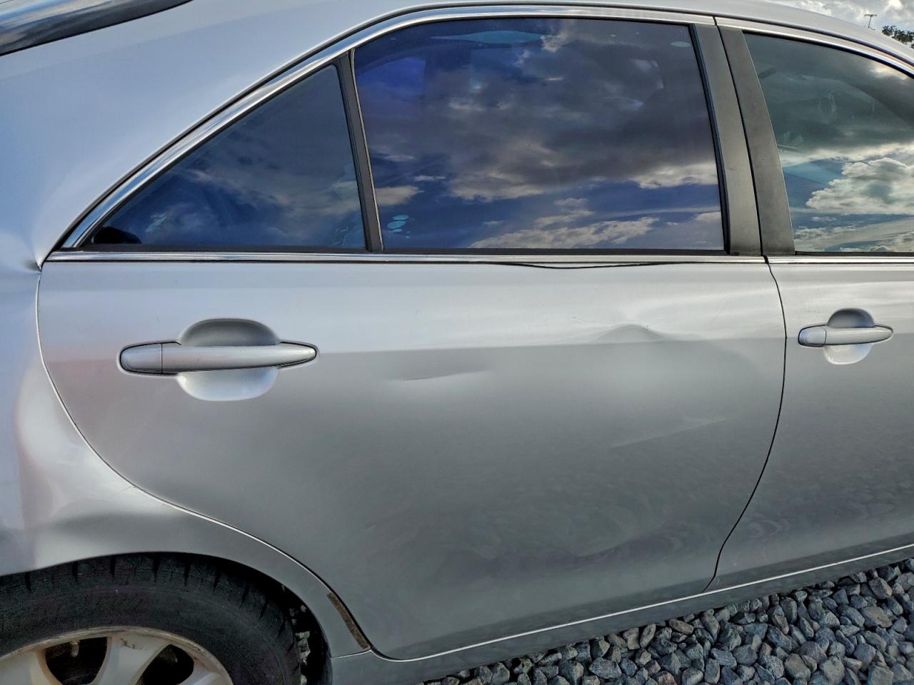2010 TOYOTA CAMRY LE photo 10