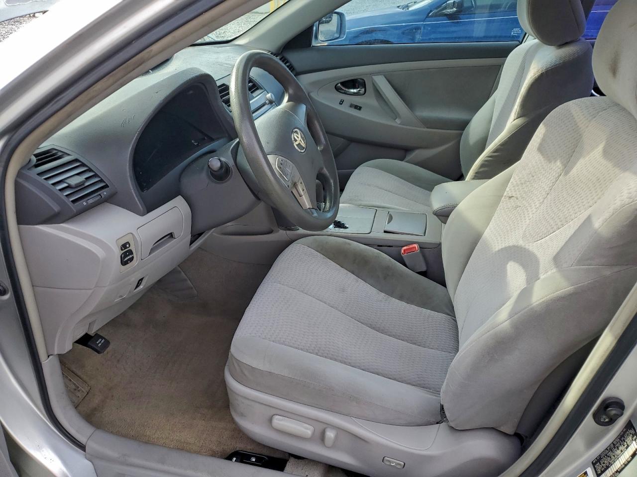2010 TOYOTA CAMRY LE photo 7