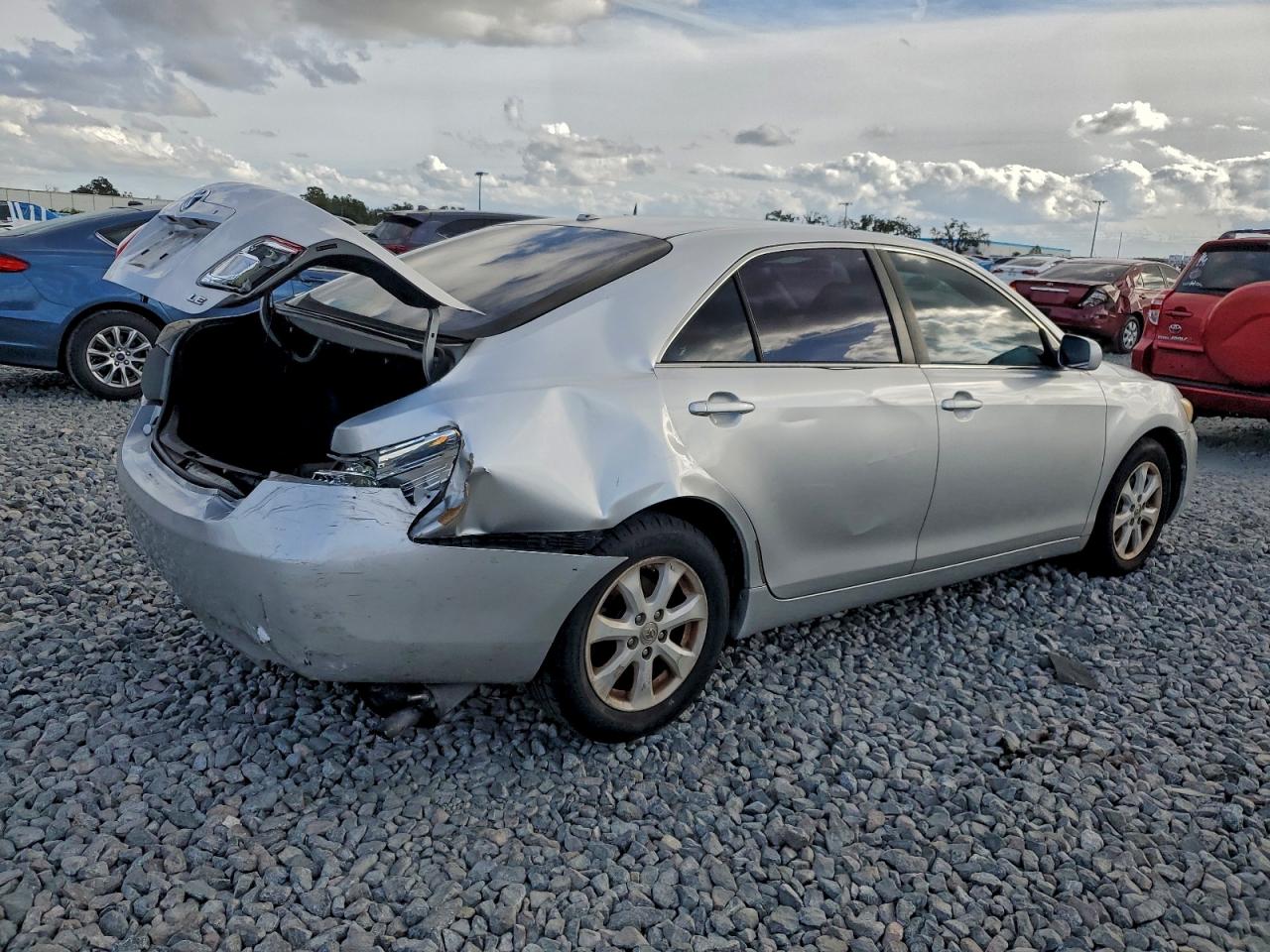 2010 TOYOTA CAMRY LE photo 3