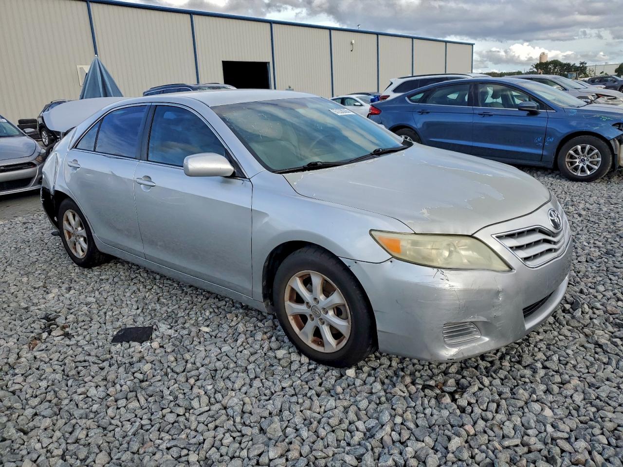 2010 TOYOTA CAMRY LE photo 4