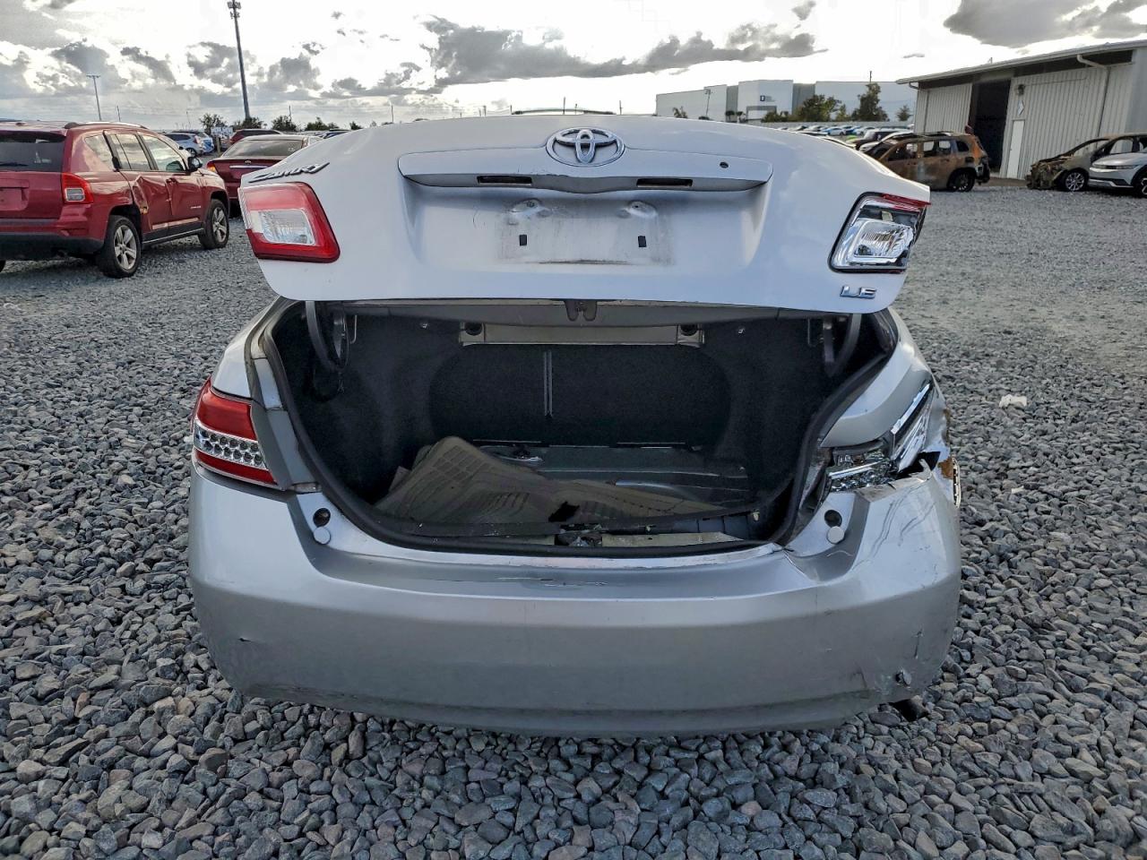 2010 TOYOTA CAMRY LE photo 6