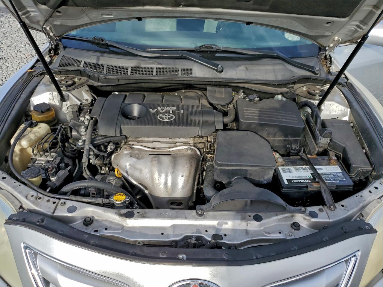 2010 TOYOTA CAMRY LE photo 11