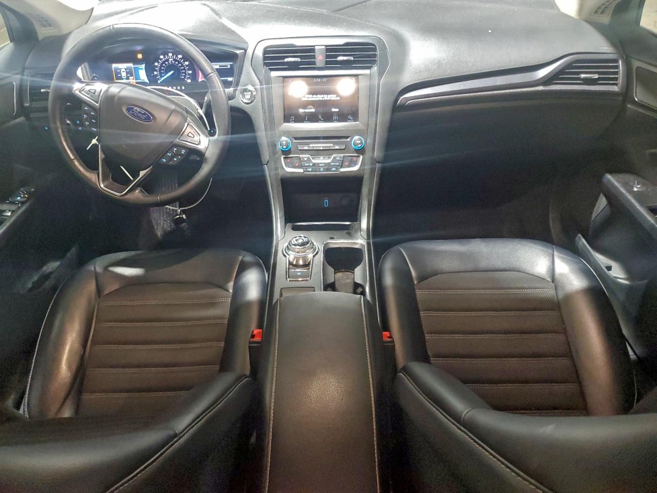 2018 FORD FUSION SE photo 8