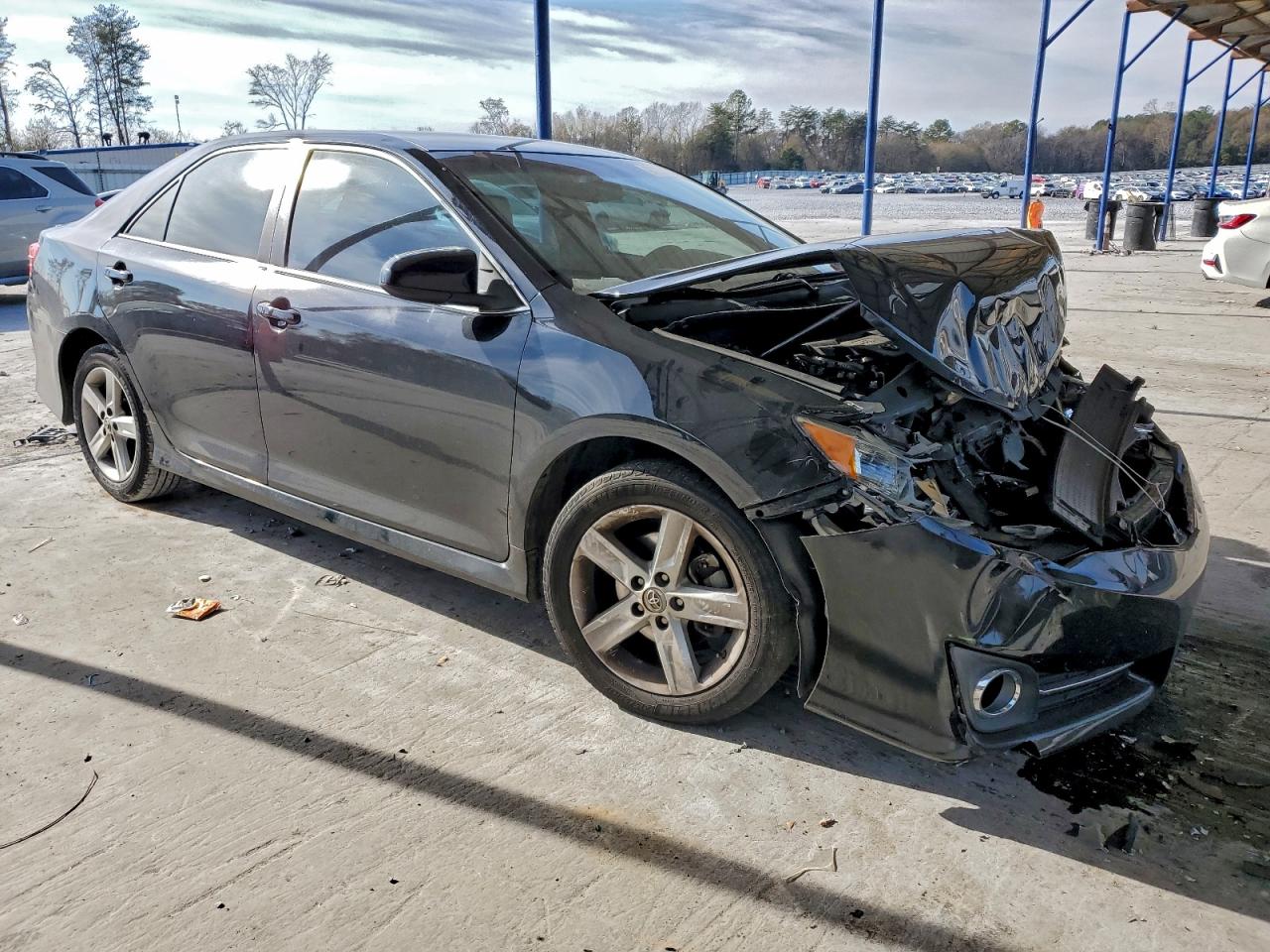 2014 TOYOTA CAMRY L photo 4