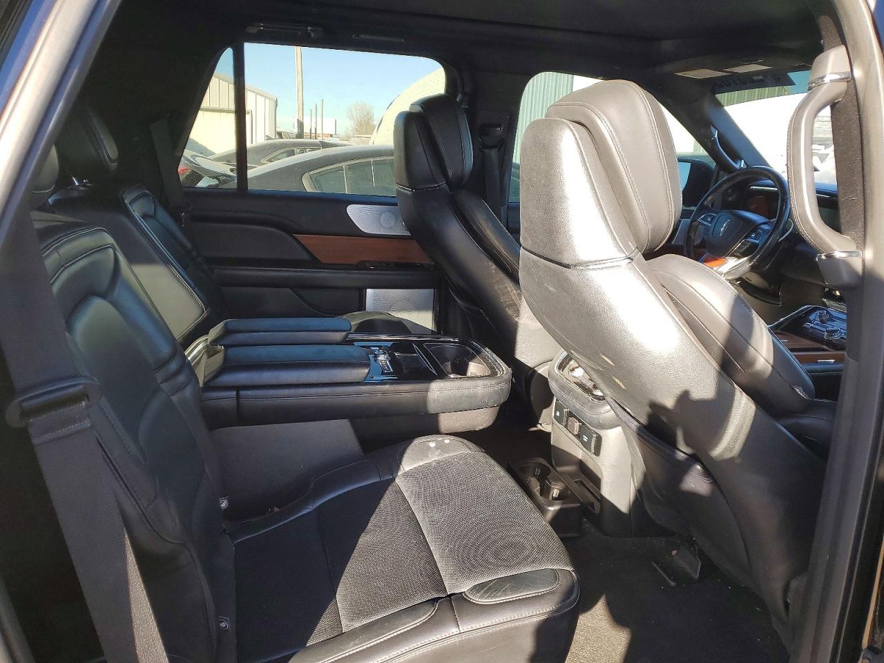 2019 LINCOLN NAVIGATOR RESERVE photo 11
