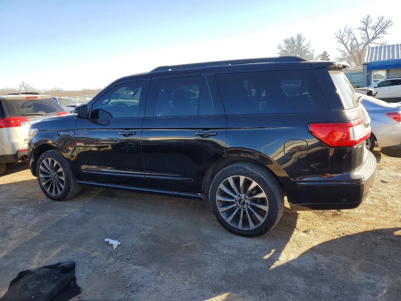 2019 LINCOLN NAVIGATOR RESERVE photo 2