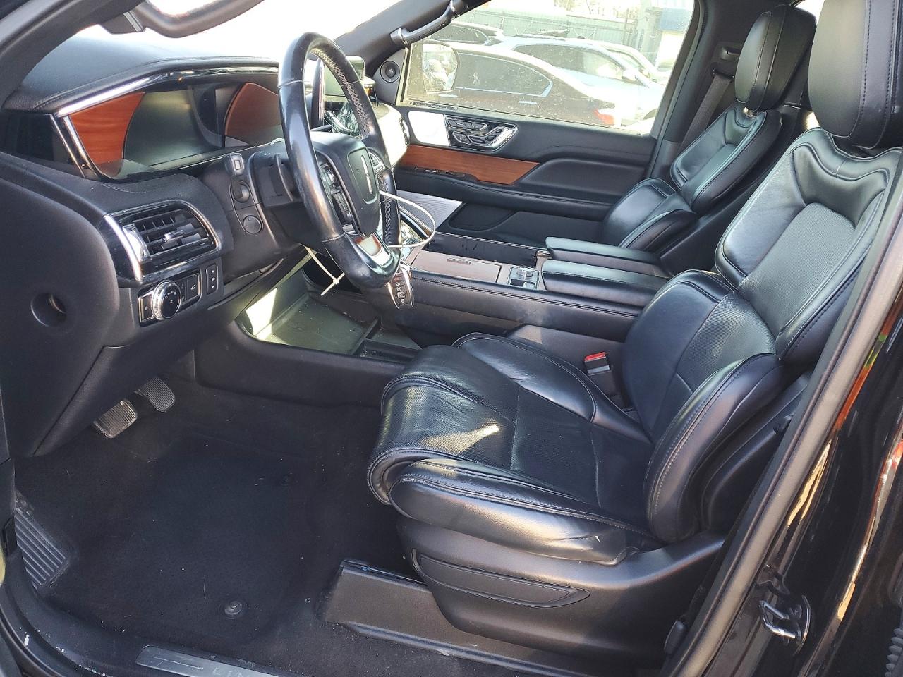 2019 LINCOLN NAVIGATOR RESERVE photo 7