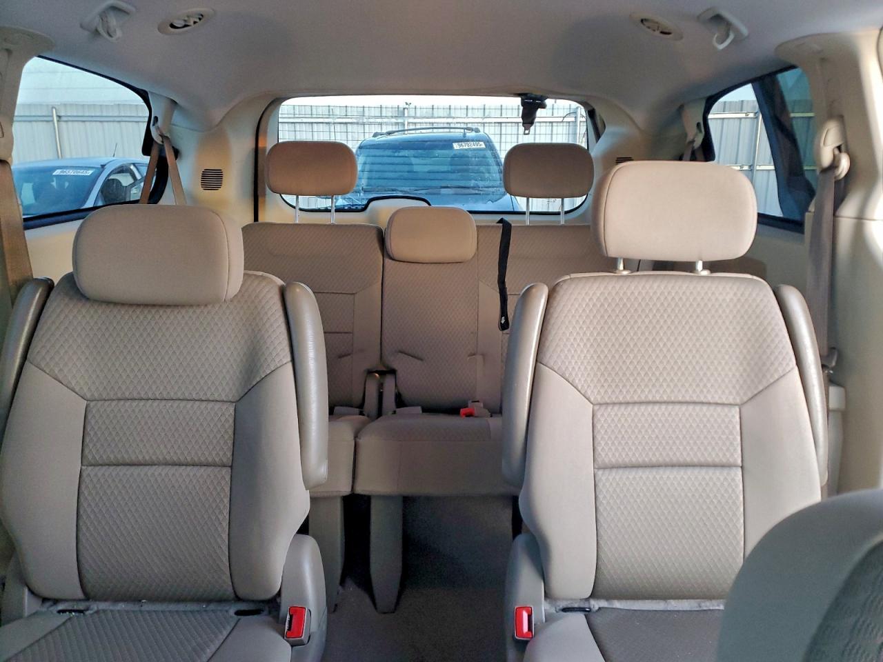 2010 CHRYSLER TOWN & COUNTRY LX photo 19