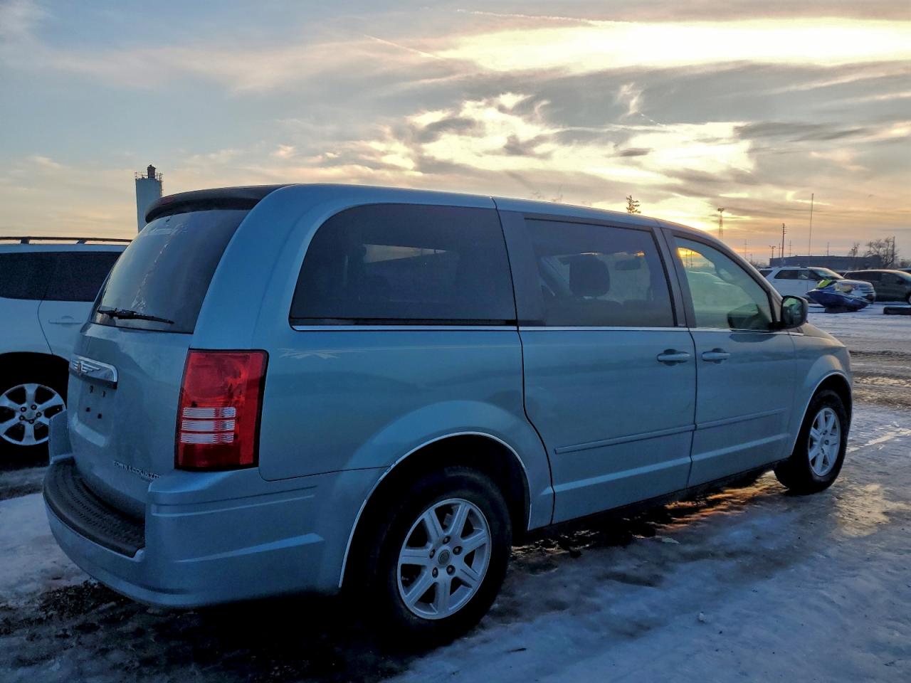 2010 CHRYSLER TOWN & COUNTRY LX photo 5