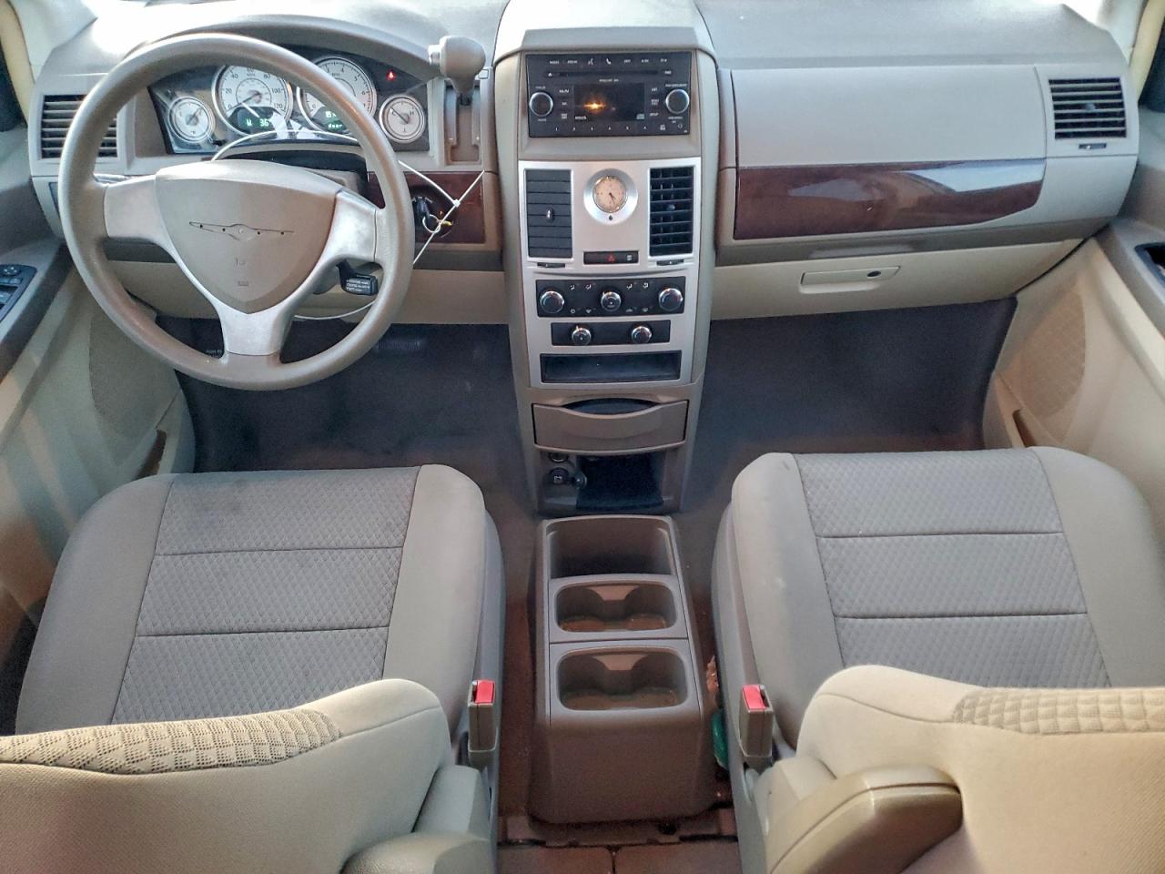 2010 CHRYSLER TOWN & COUNTRY LX photo 15