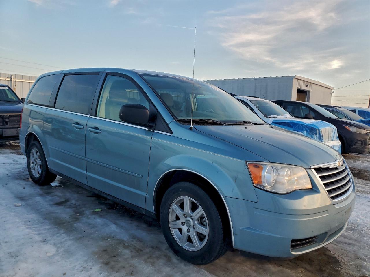 2010 CHRYSLER TOWN & COUNTRY LX photo 7