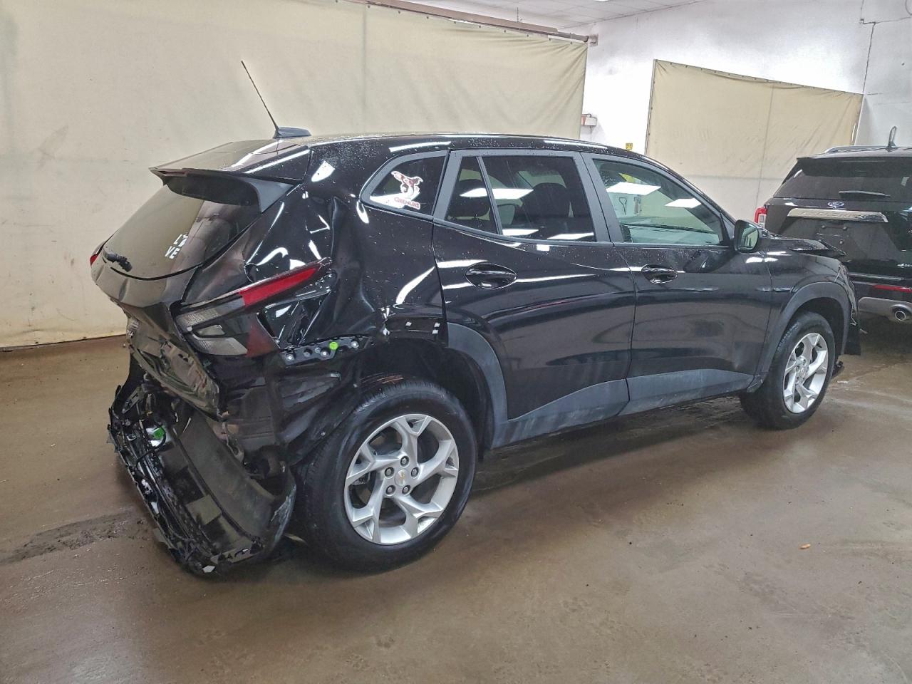 2025 CHEVROLET TRAX LS photo 3