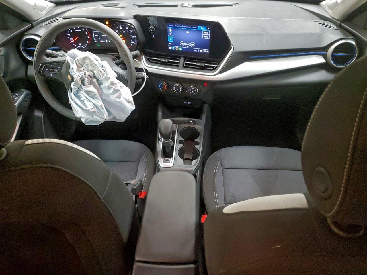 2025 CHEVROLET TRAX LS photo 8