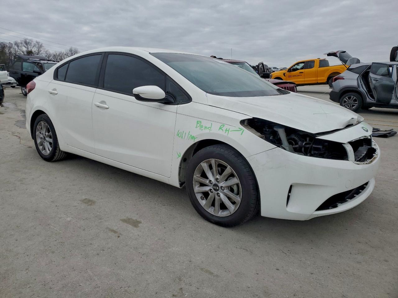 2017 KIA FORTE LX photo 4