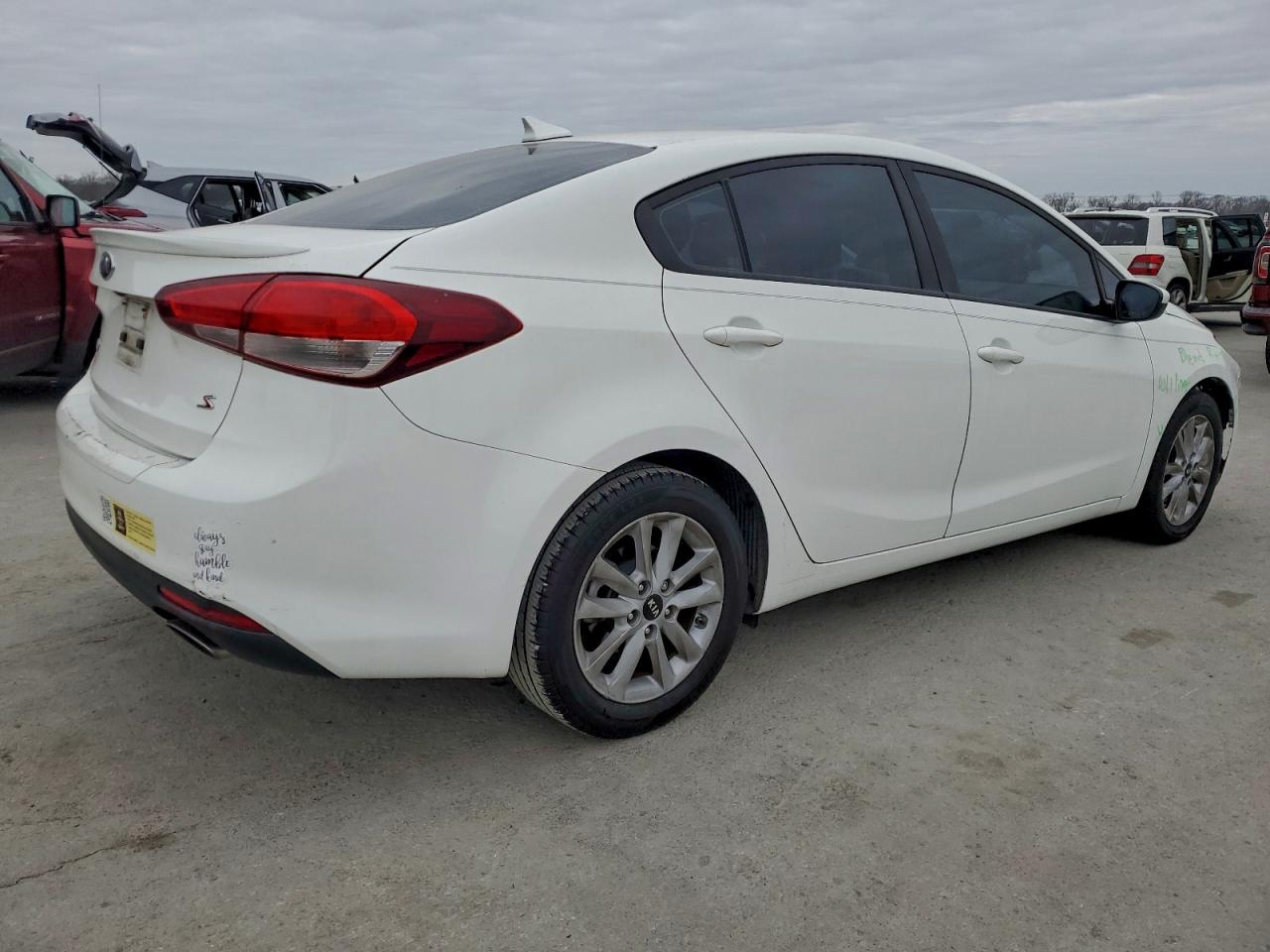 2017 KIA FORTE LX photo 3