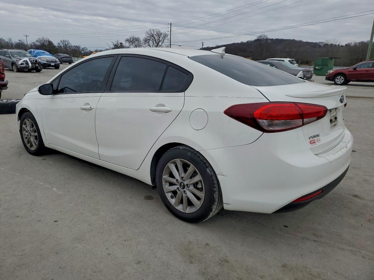 2017 KIA FORTE LX photo 2