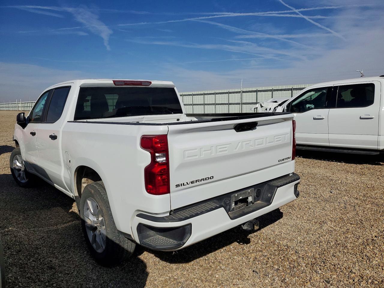 2024 CHEVROLET SILVERADO C1500 CUSTOM photo 3