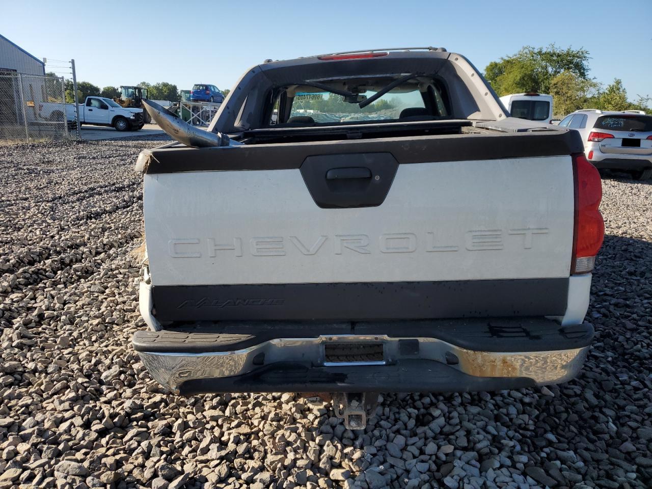 2004 CHEVROLET AVALANCHE K1500 photo 16