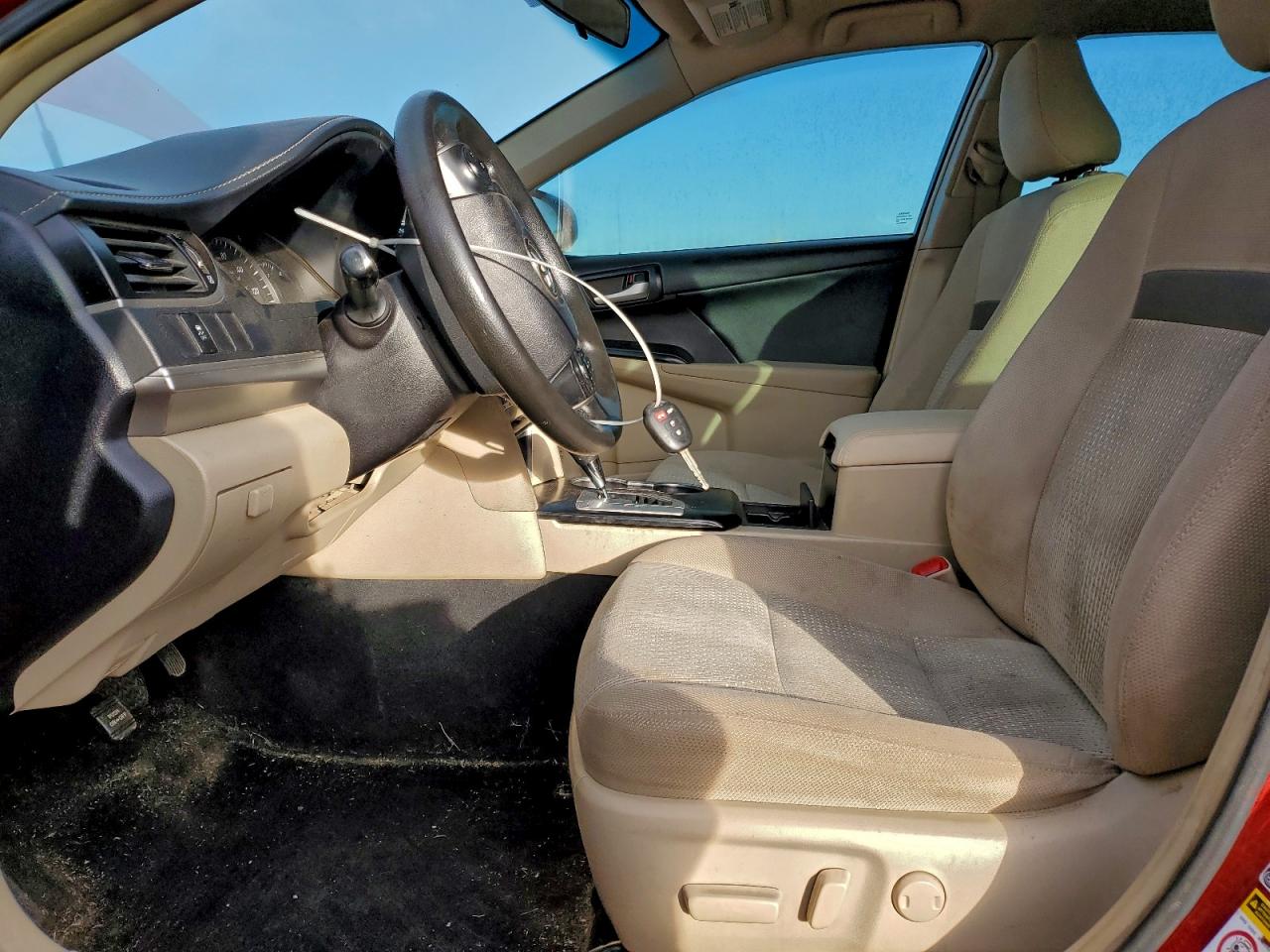 2014 TOYOTA CAMRY L photo 19