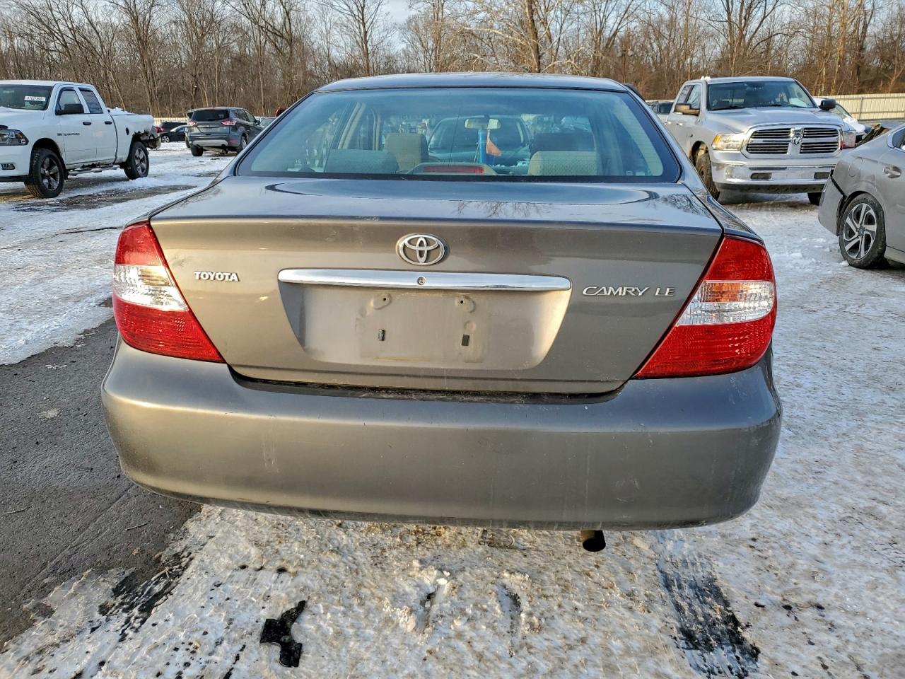 2004 TOYOTA CAMRY LE photo 11