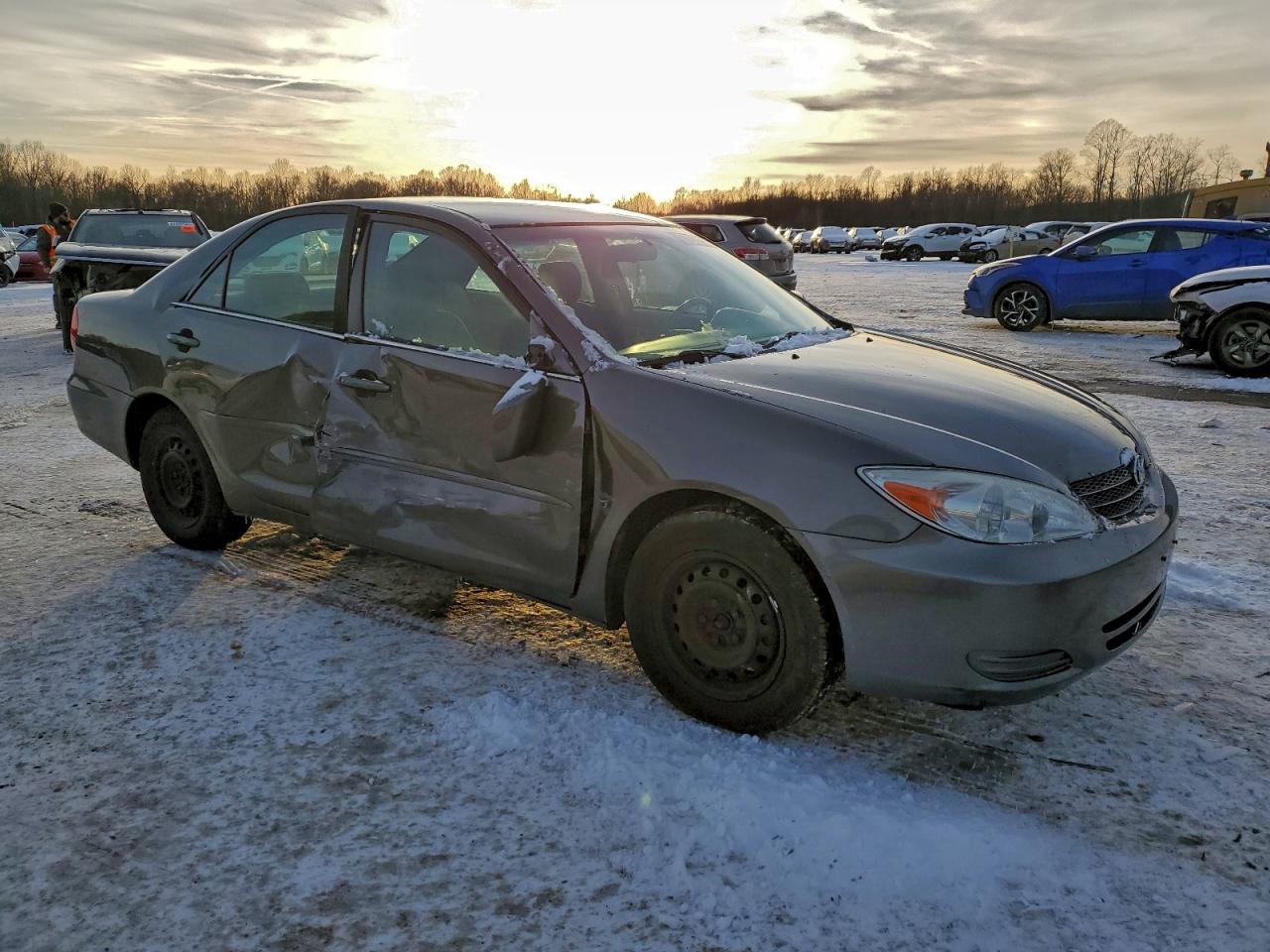 2004 TOYOTA CAMRY LE photo 7