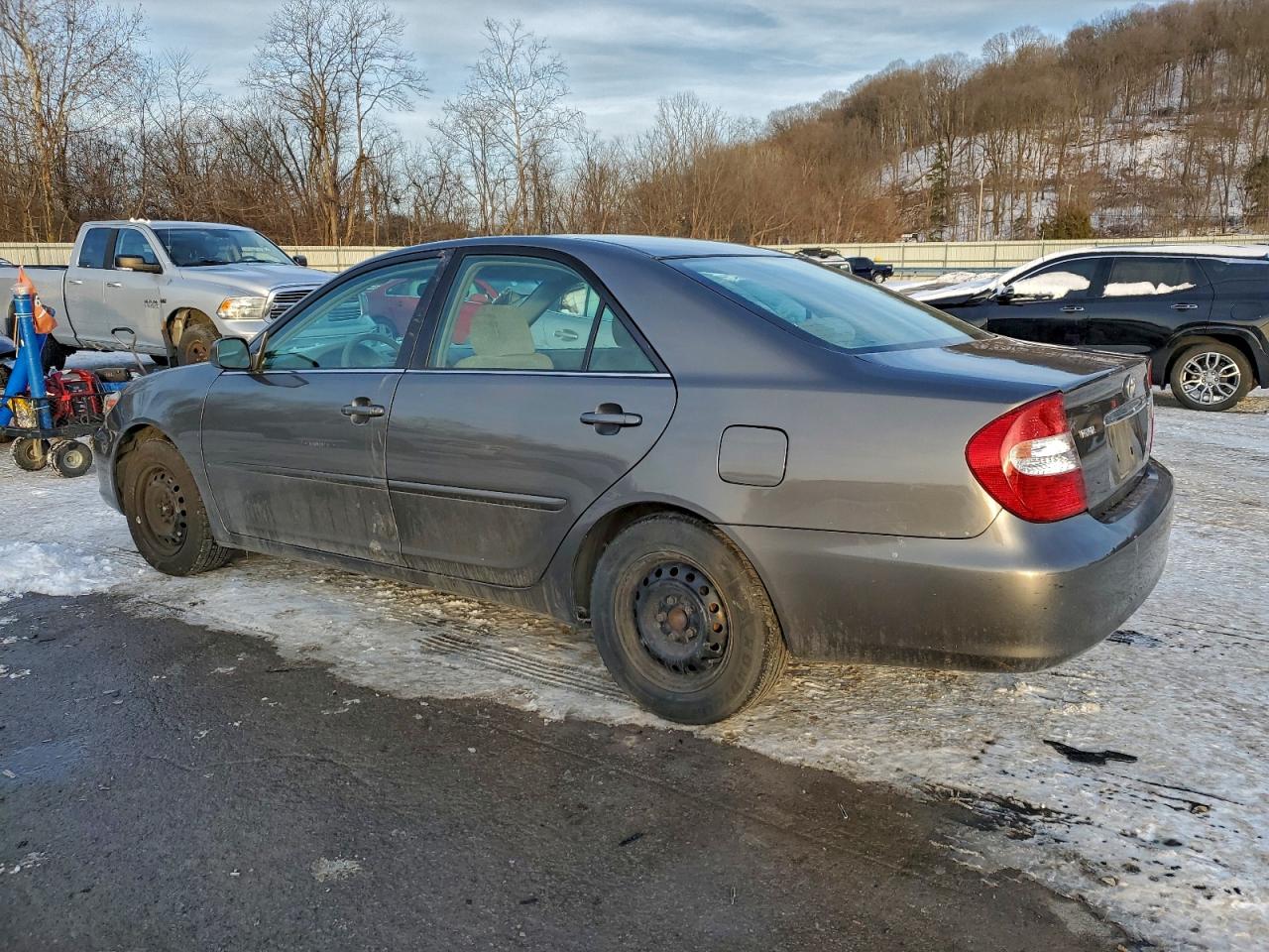 2004 TOYOTA CAMRY LE photo 3