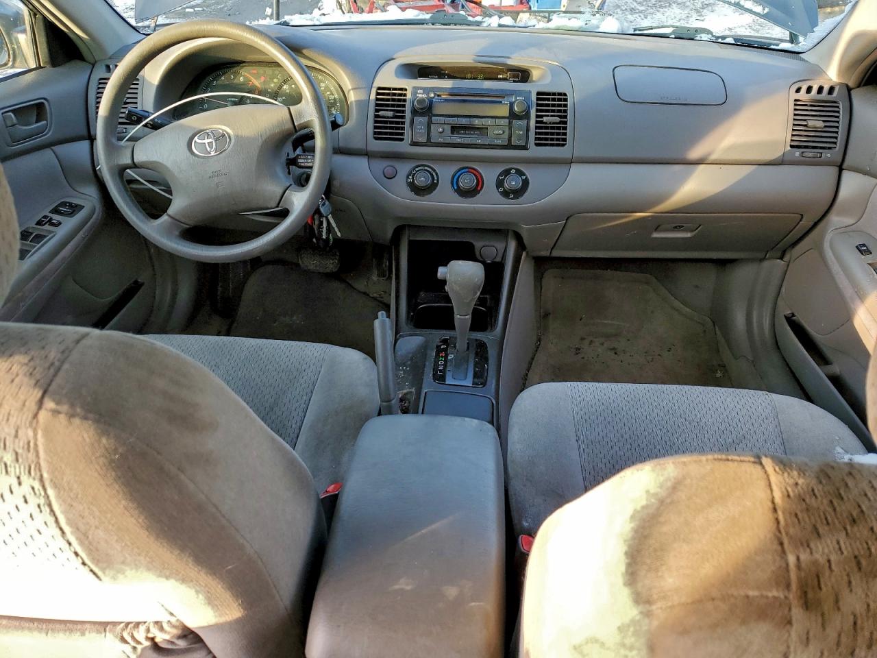 2004 TOYOTA CAMRY LE photo 15