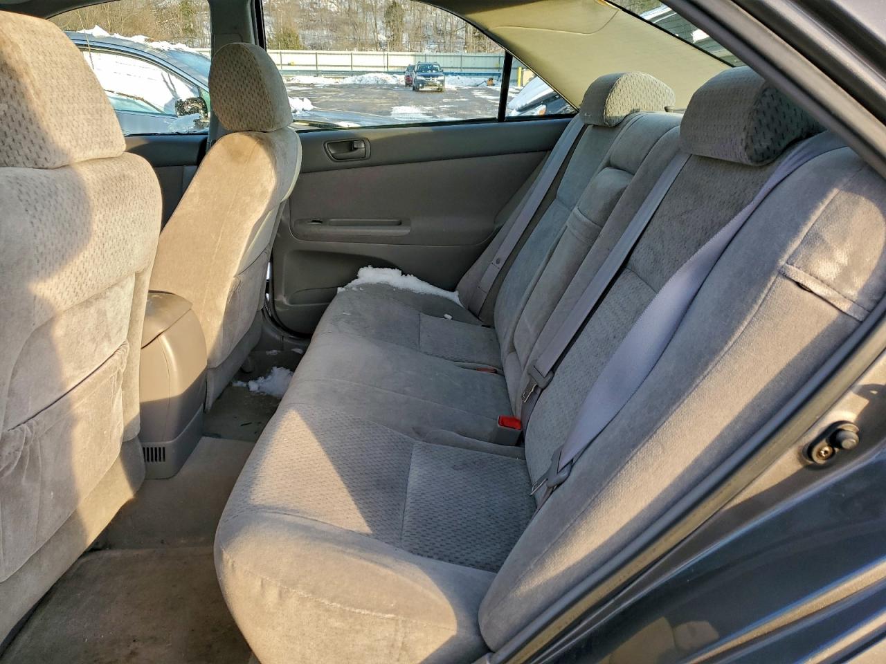 2004 TOYOTA CAMRY LE photo 19