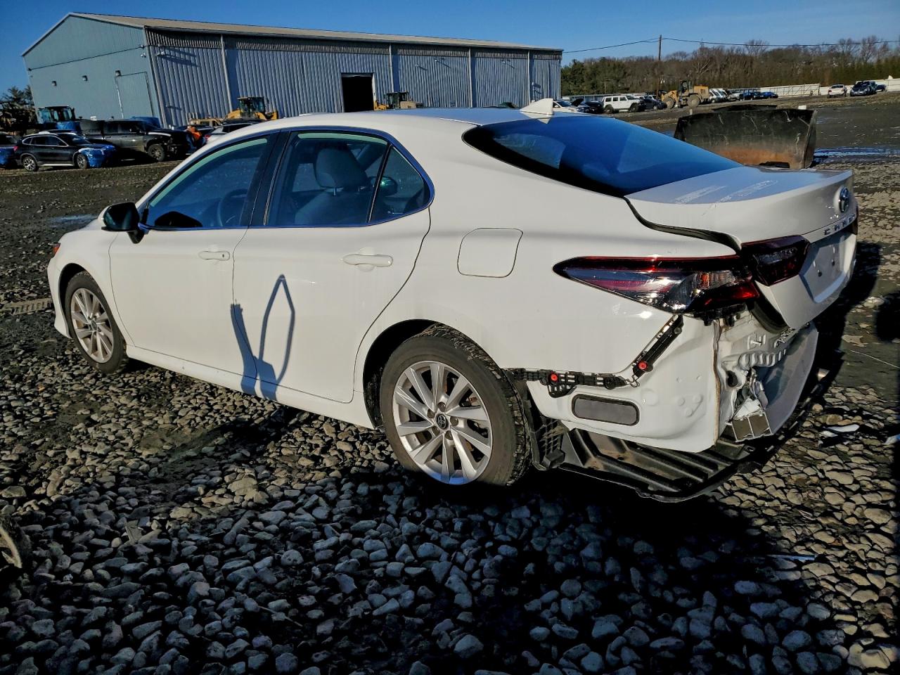 2022 TOYOTA CAMRY LE photo 2