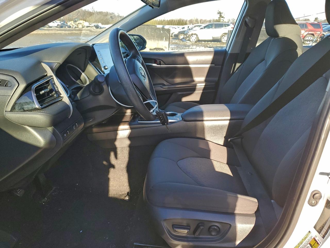 2022 TOYOTA CAMRY LE photo 7