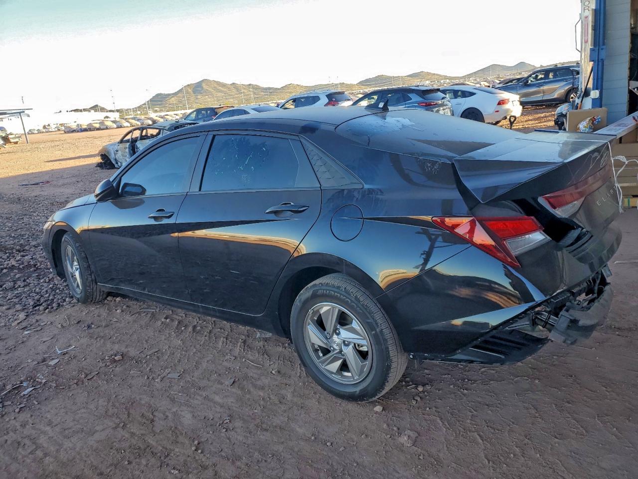 2025 HYUNDAI ELANTRA SE photo 2
