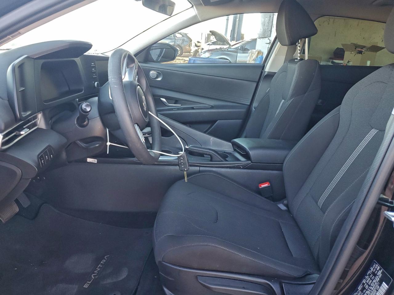 2025 HYUNDAI ELANTRA SE photo 7