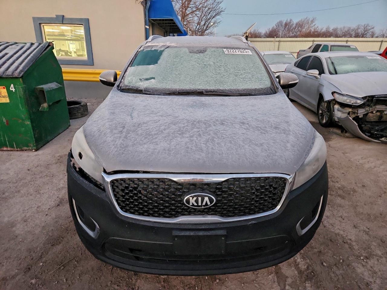 2017 KIA SORENTO LX photo 9