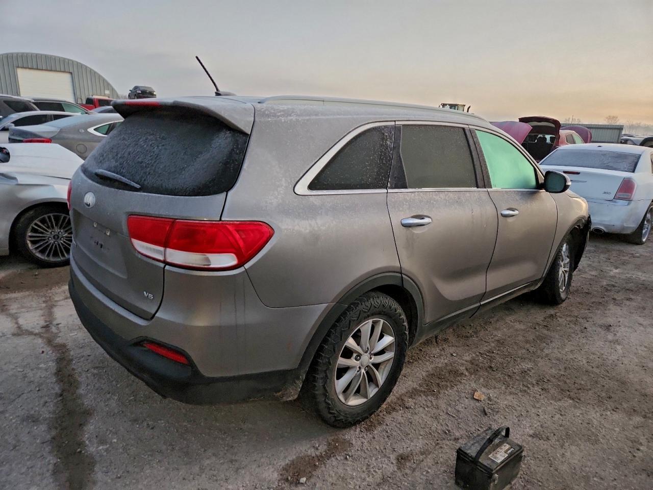 2017 KIA SORENTO LX photo 5