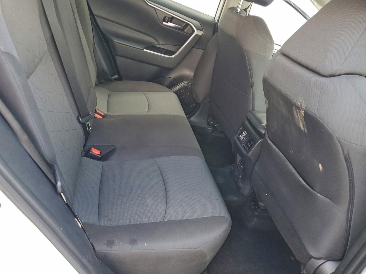 2024 TOYOTA RAV4 XLE photo 28