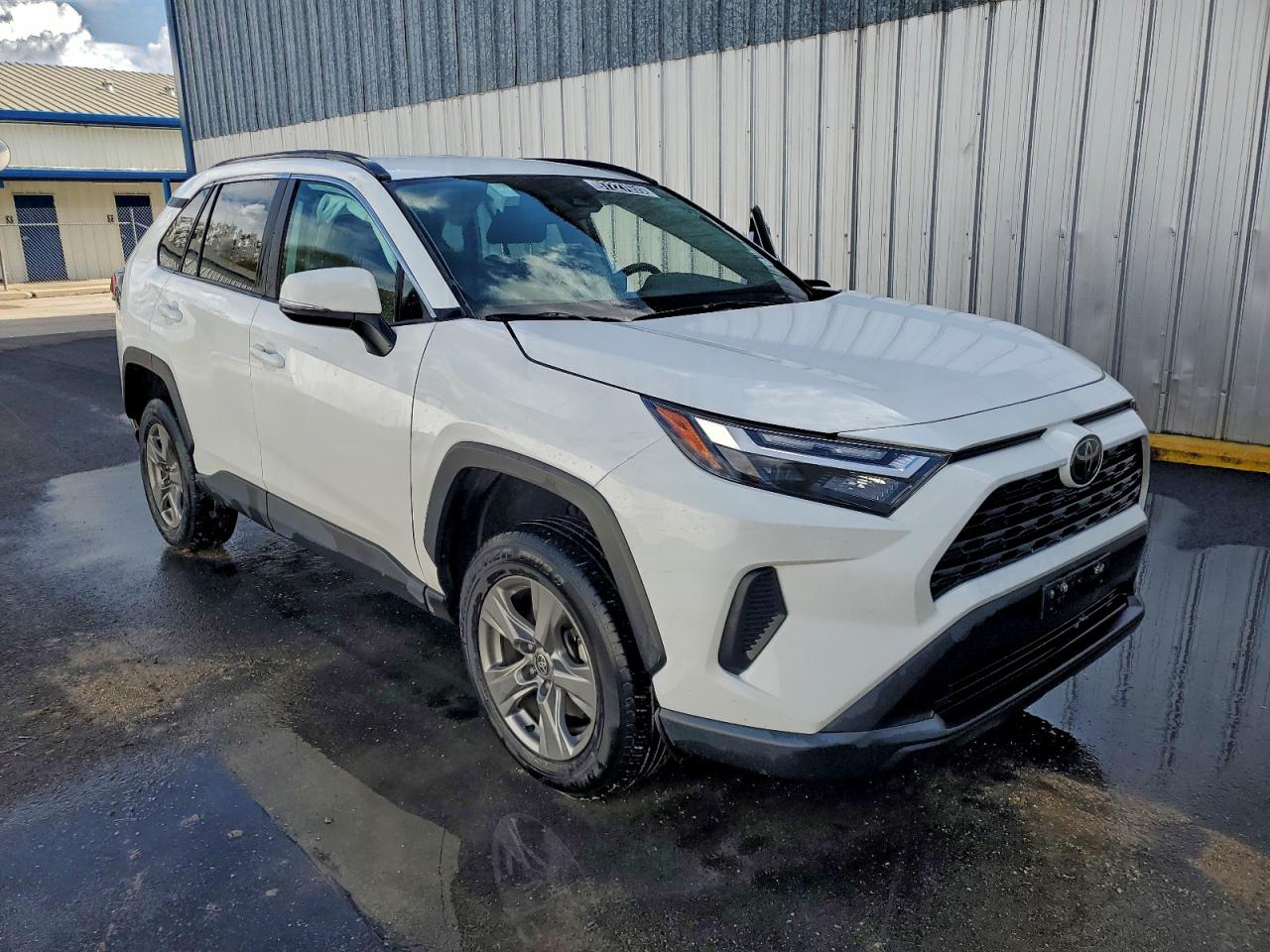 2024 TOYOTA RAV4 XLE photo 10