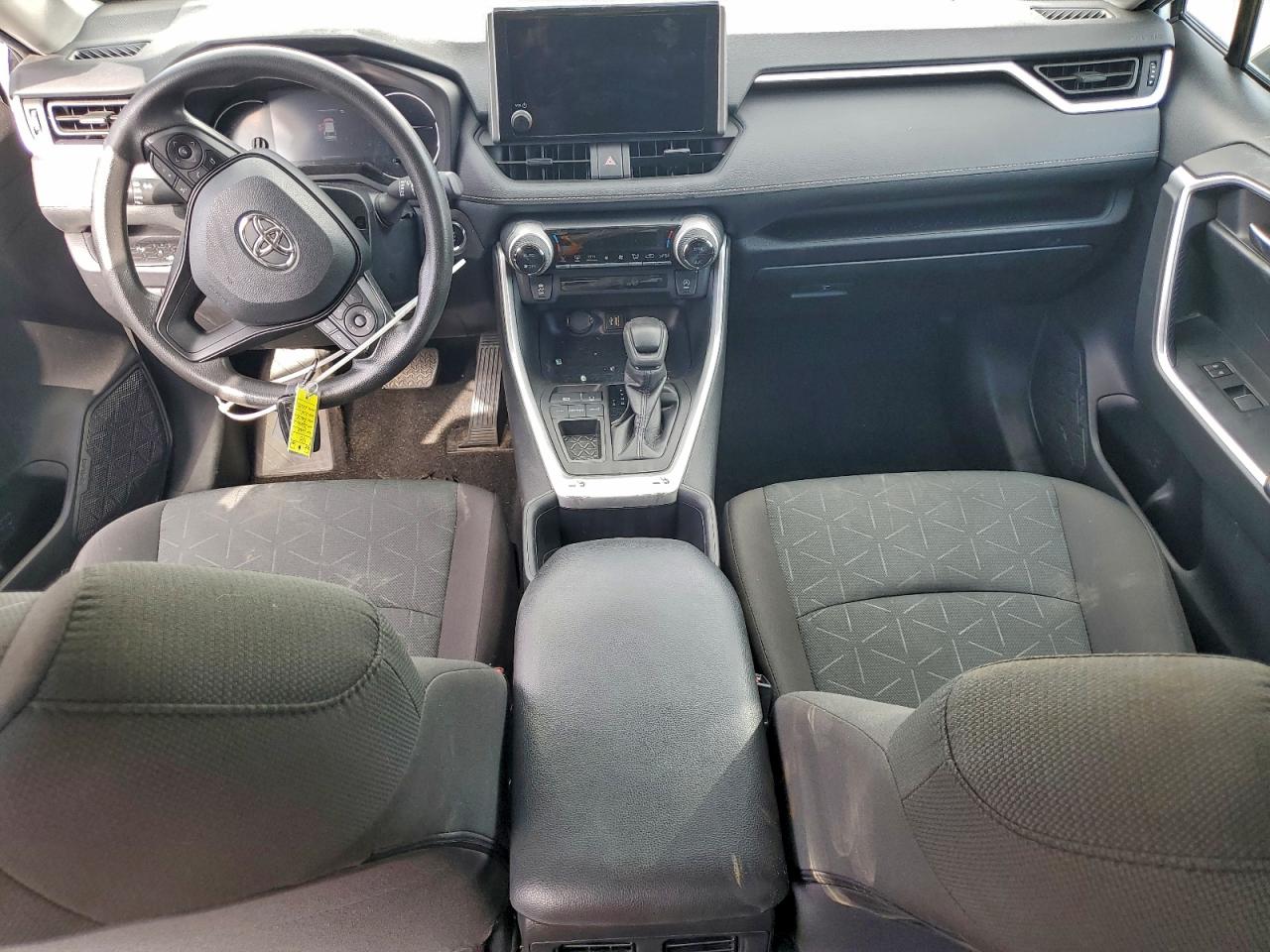 2024 TOYOTA RAV4 XLE photo 22