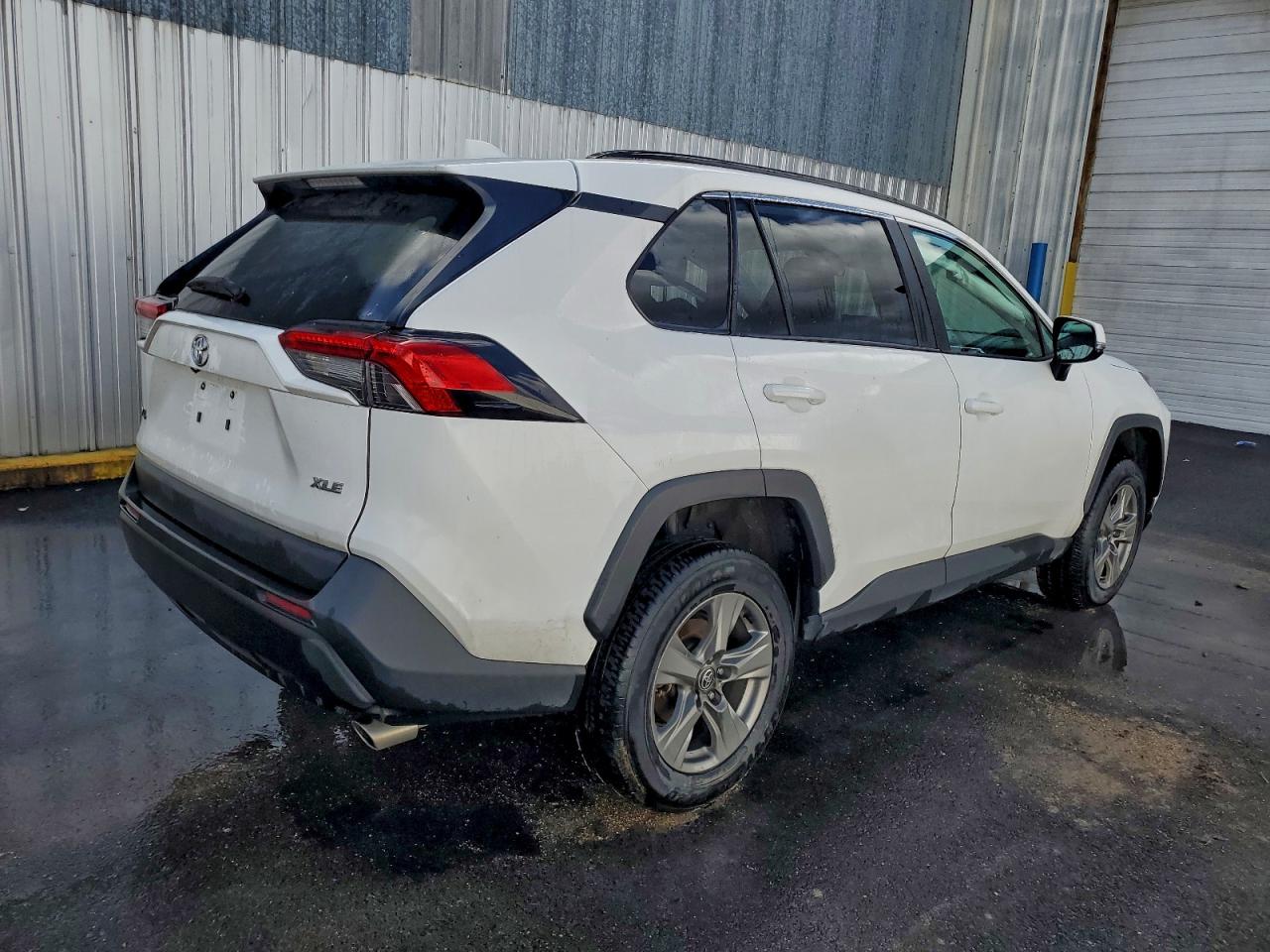 2024 TOYOTA RAV4 XLE photo 7