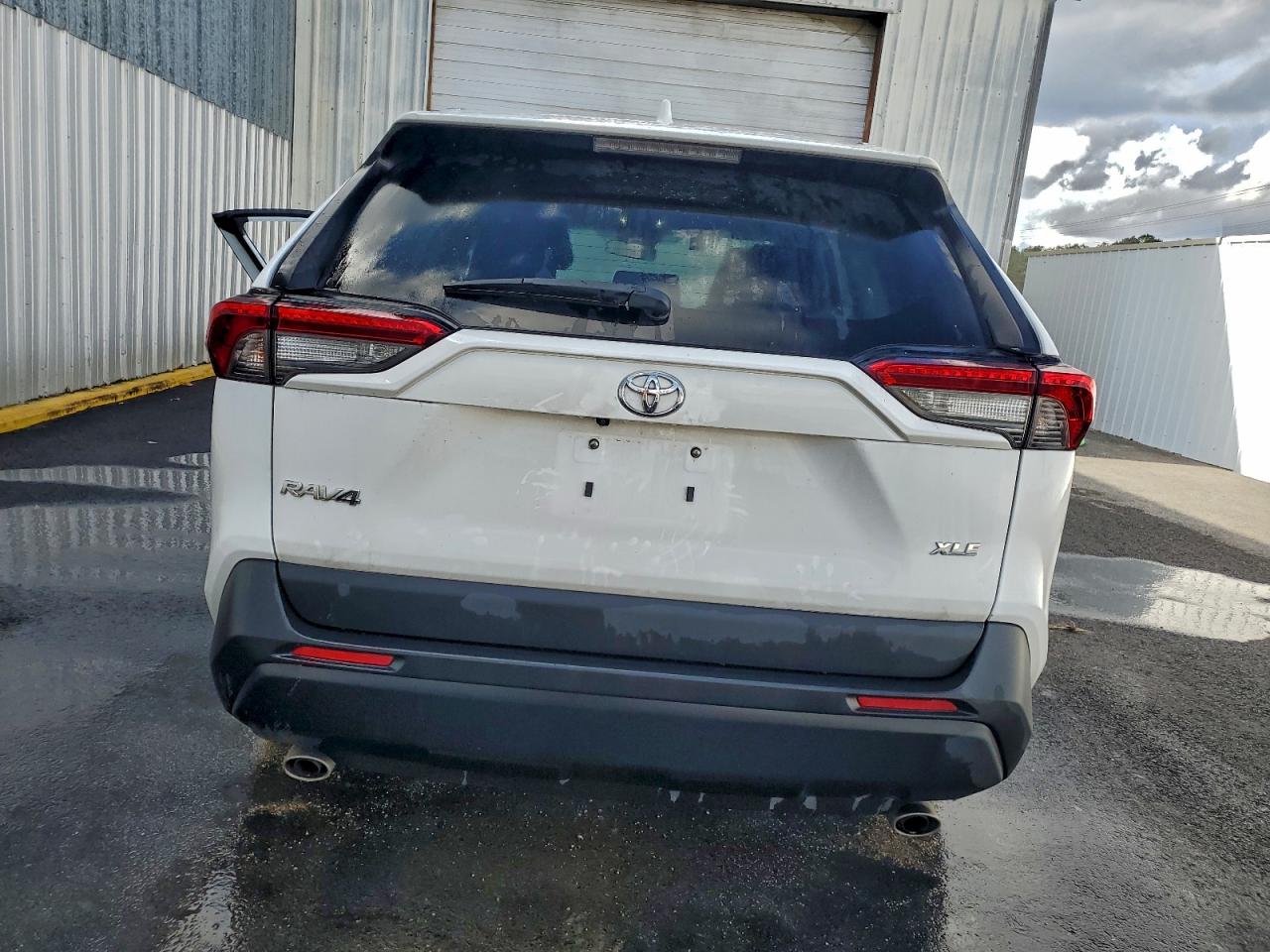 2024 TOYOTA RAV4 XLE photo 16