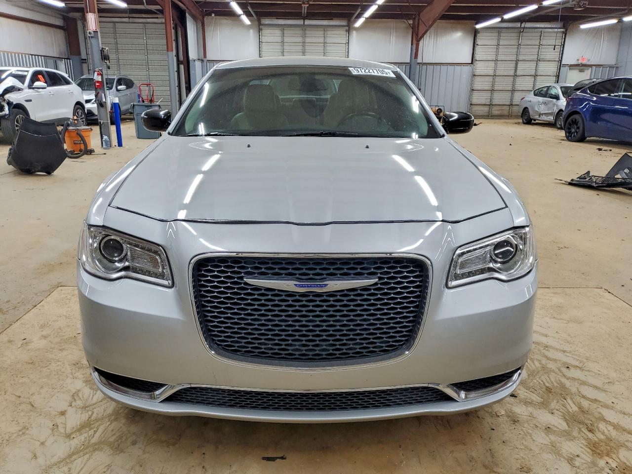 2019 CHRYSLER 300 TOURING photo 13