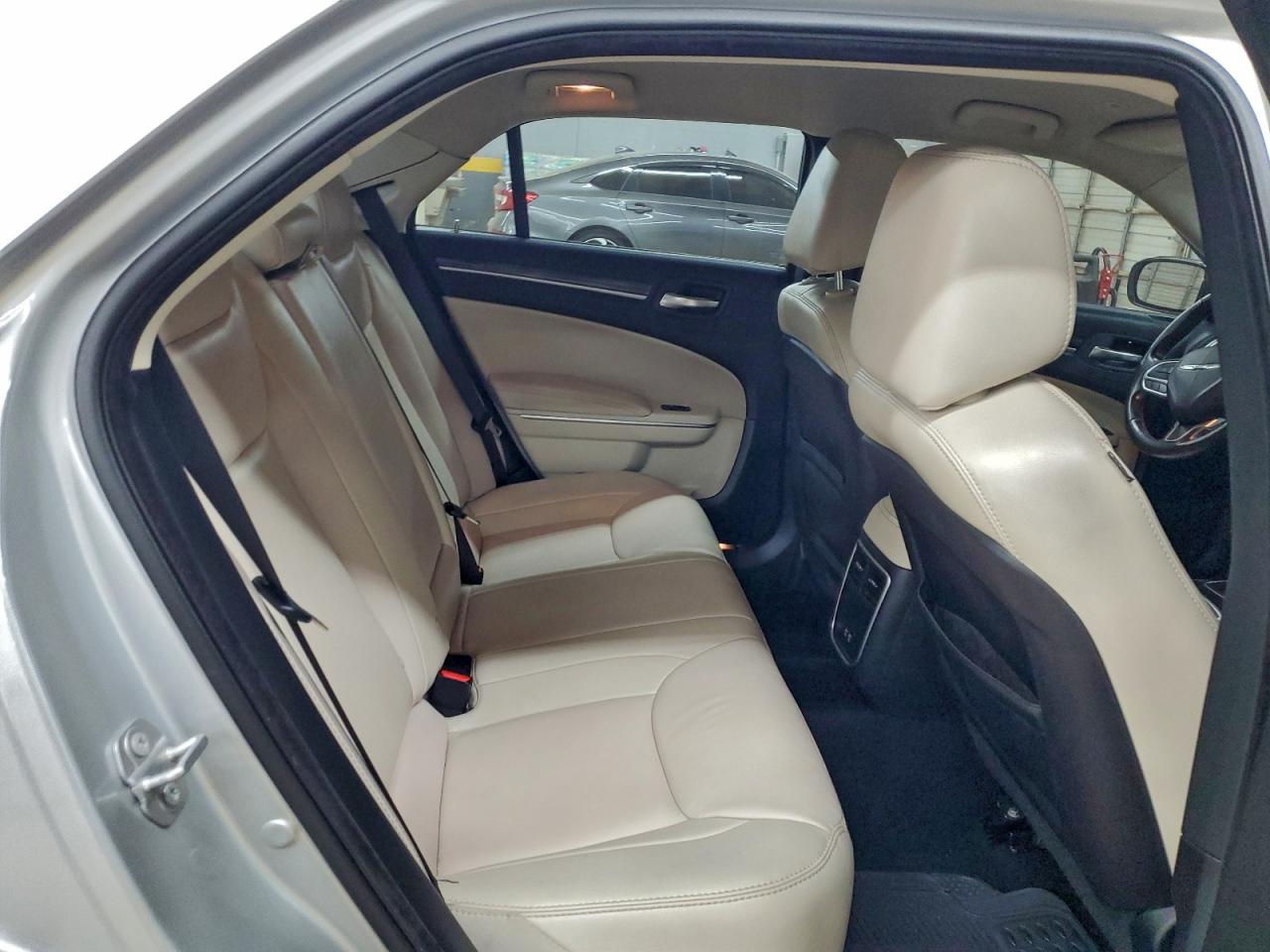 2019 CHRYSLER 300 TOURING photo 28