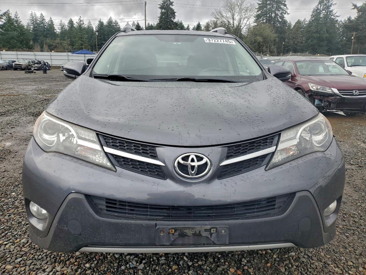2015 TOYOTA RAV4 XLE photo 9