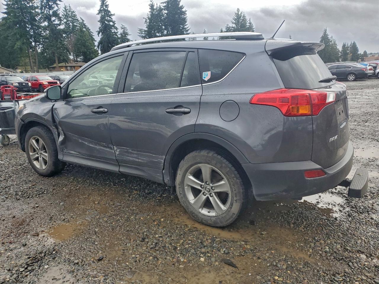 2015 TOYOTA RAV4 XLE photo 3