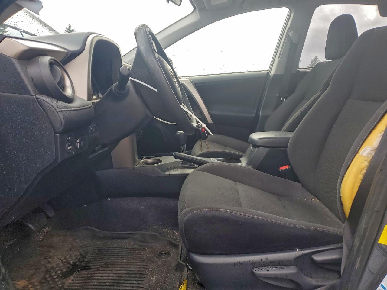 2015 TOYOTA RAV4 XLE photo 13
