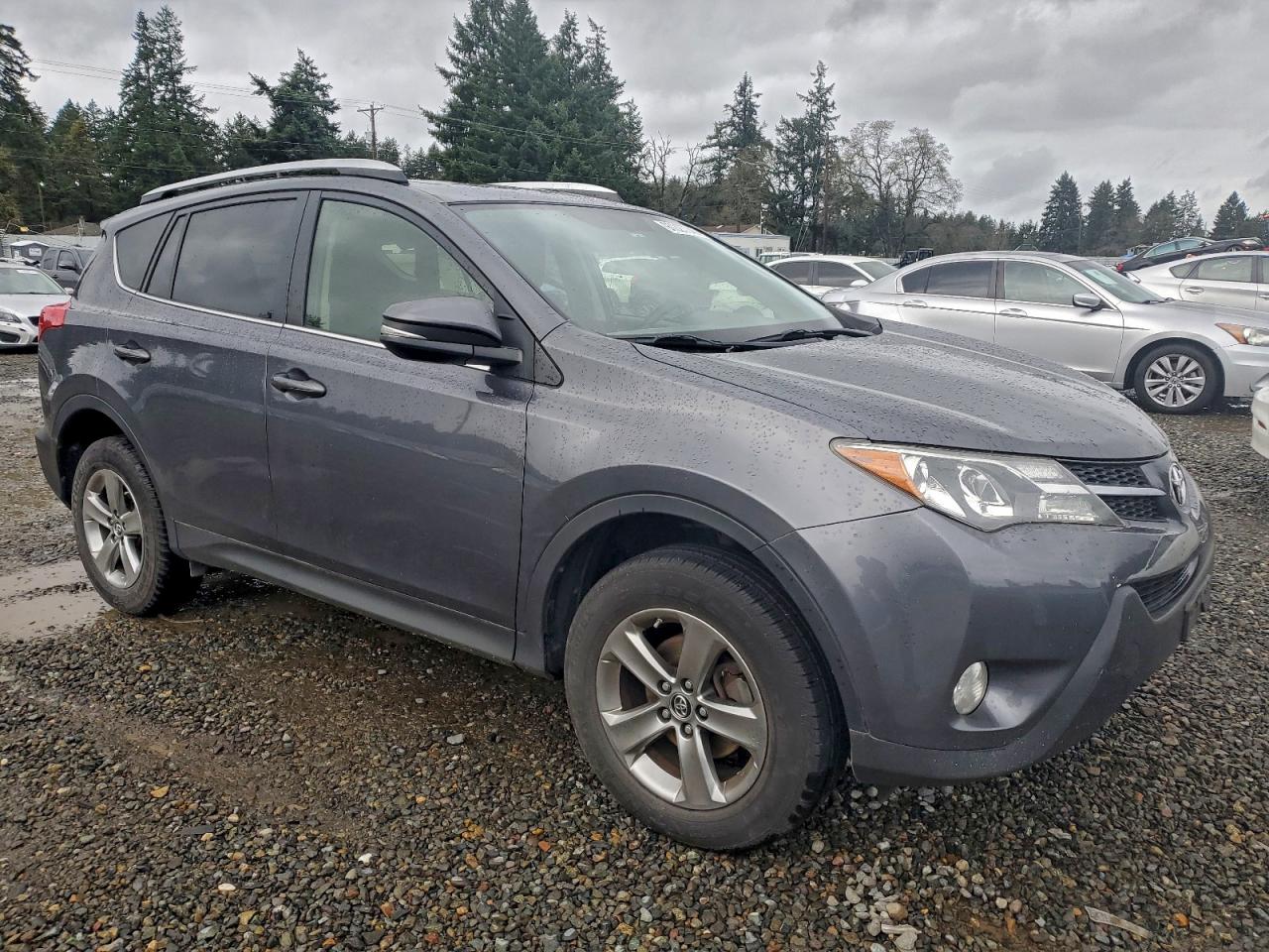 2015 TOYOTA RAV4 XLE photo 7