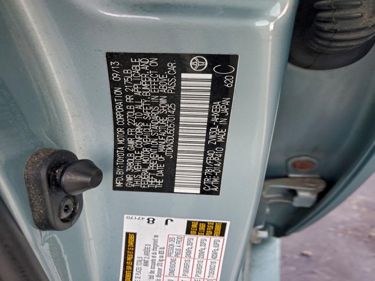 2013 TOYOTA PRIUS photo 34