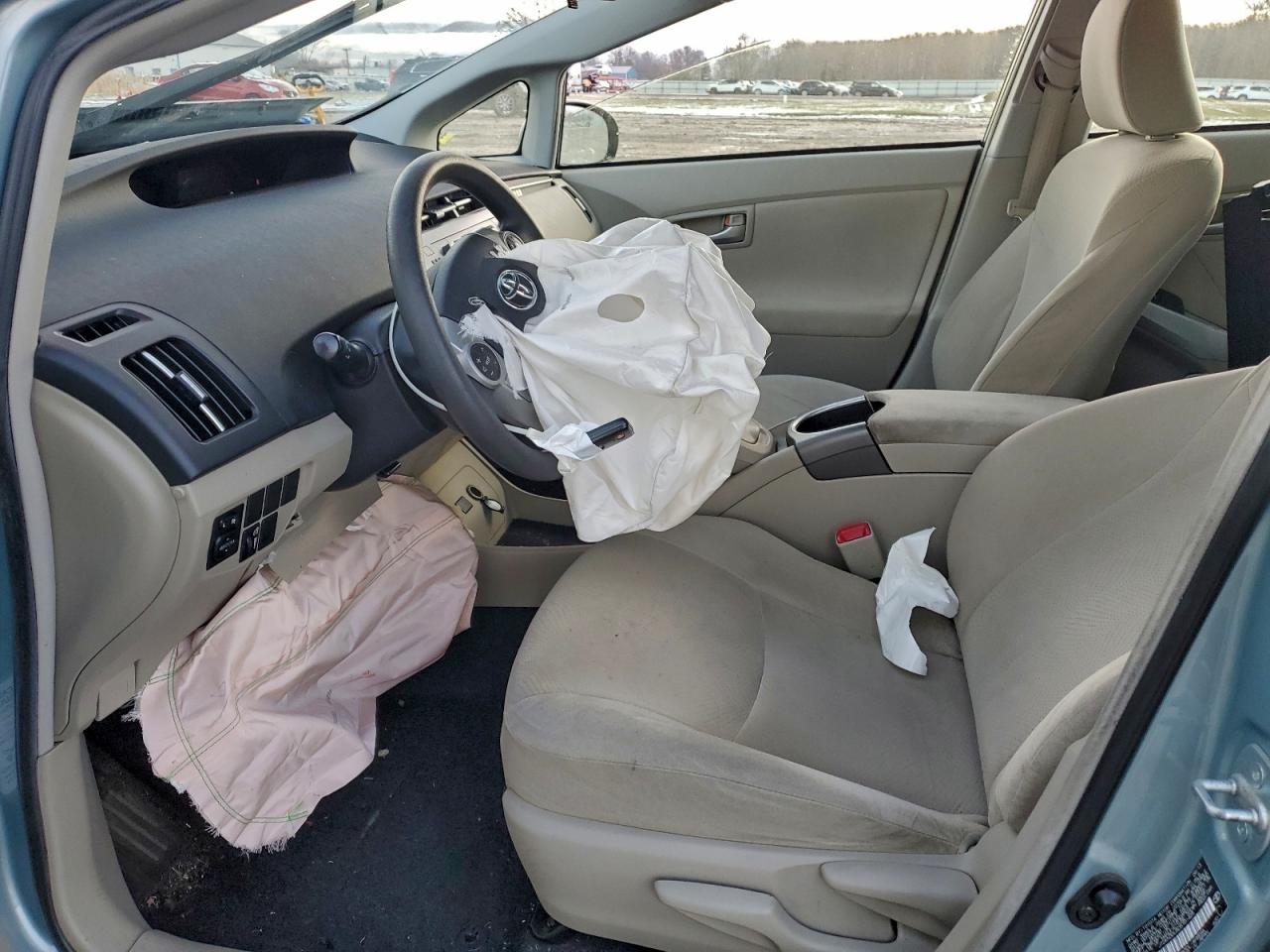 2013 TOYOTA PRIUS photo 19