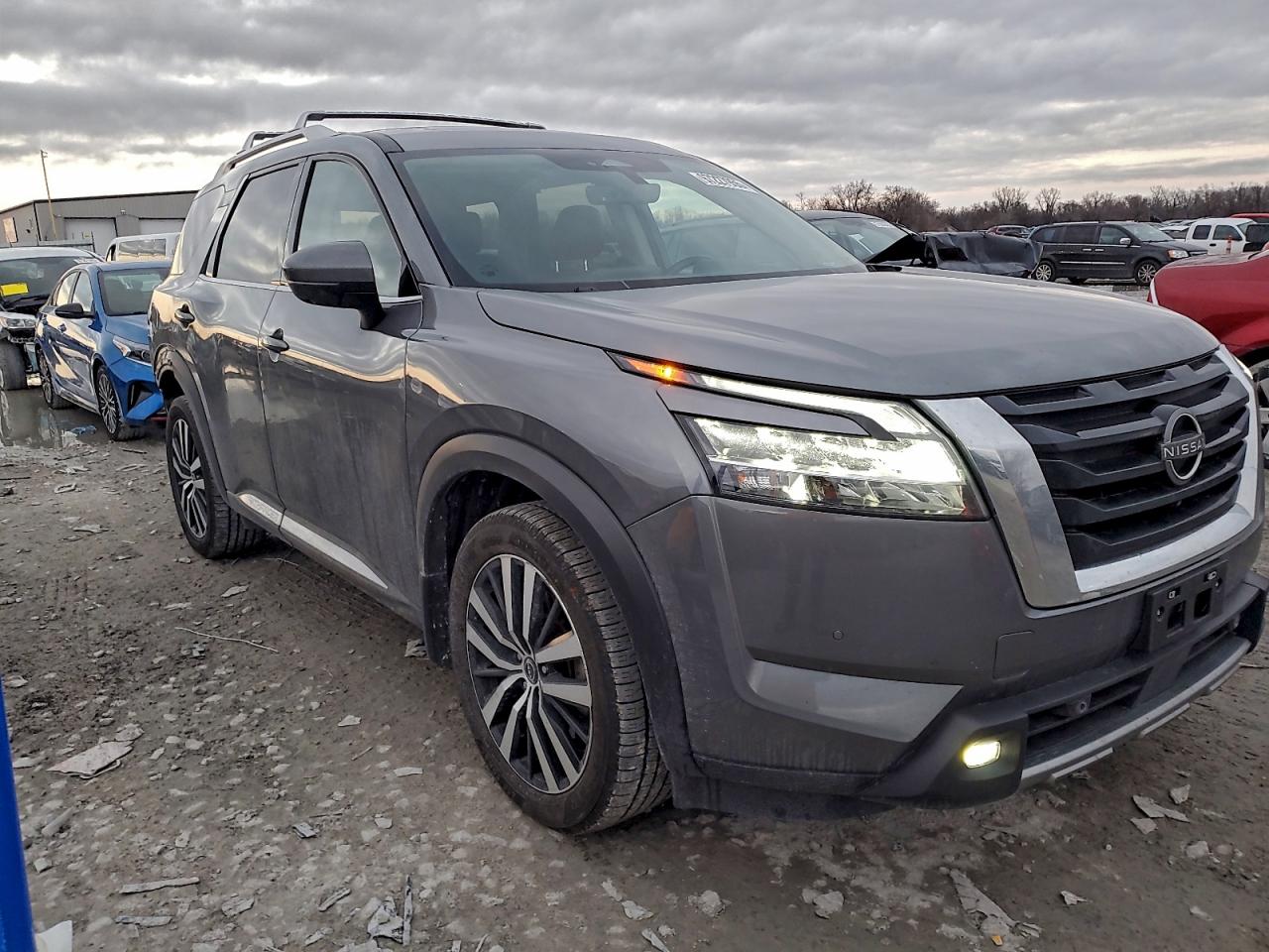 2023 NISSAN PATHFINDER PLATINUM photo 4